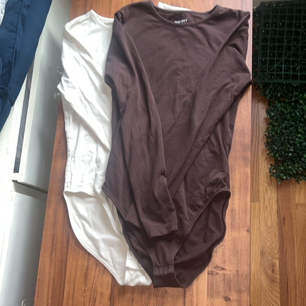 Old Navy Long Sleeve Jersey Bodysuits - Bundle of Wish Bone and French Roast